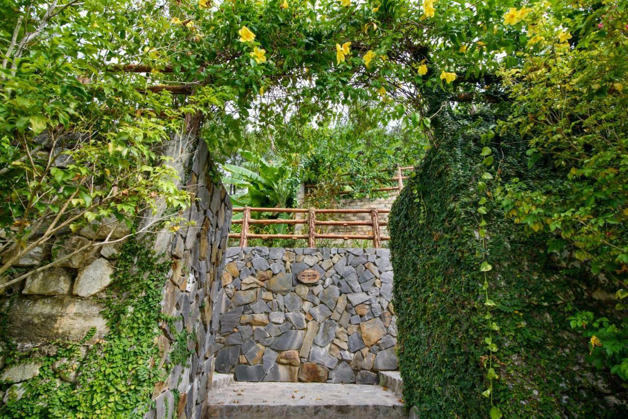 Sankofa Village Hill Resort & Spa Hue Exterior foto